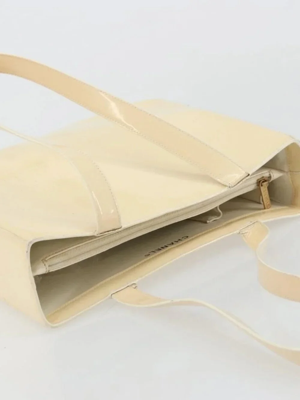 CHANEL Tote Bag Patent leather Ivory Gold CC Auth bs34540